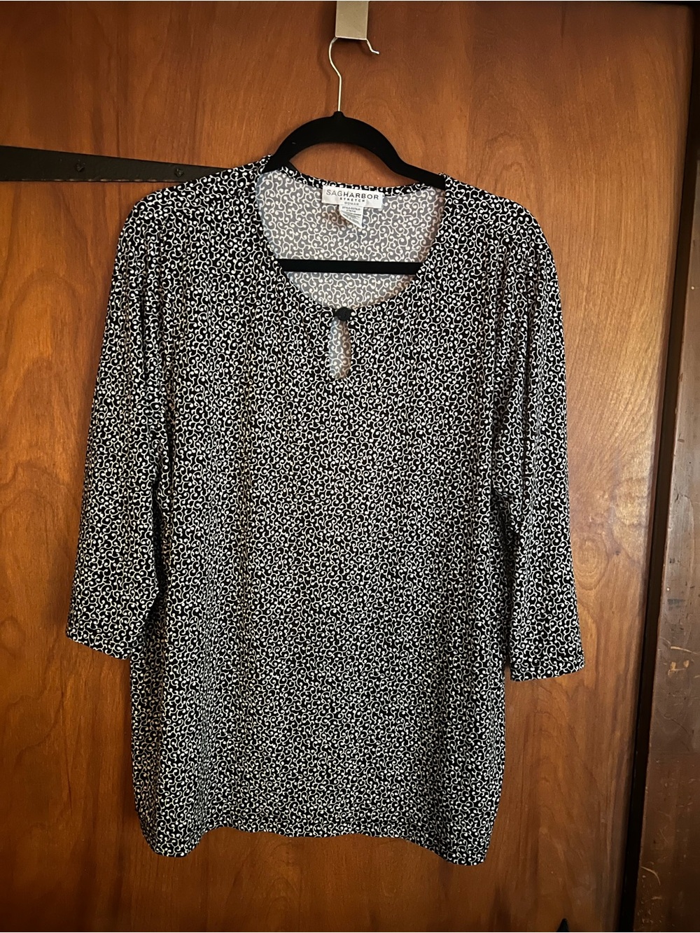 Sag Harbor Black and White Printed 3/4 Sleeve Top